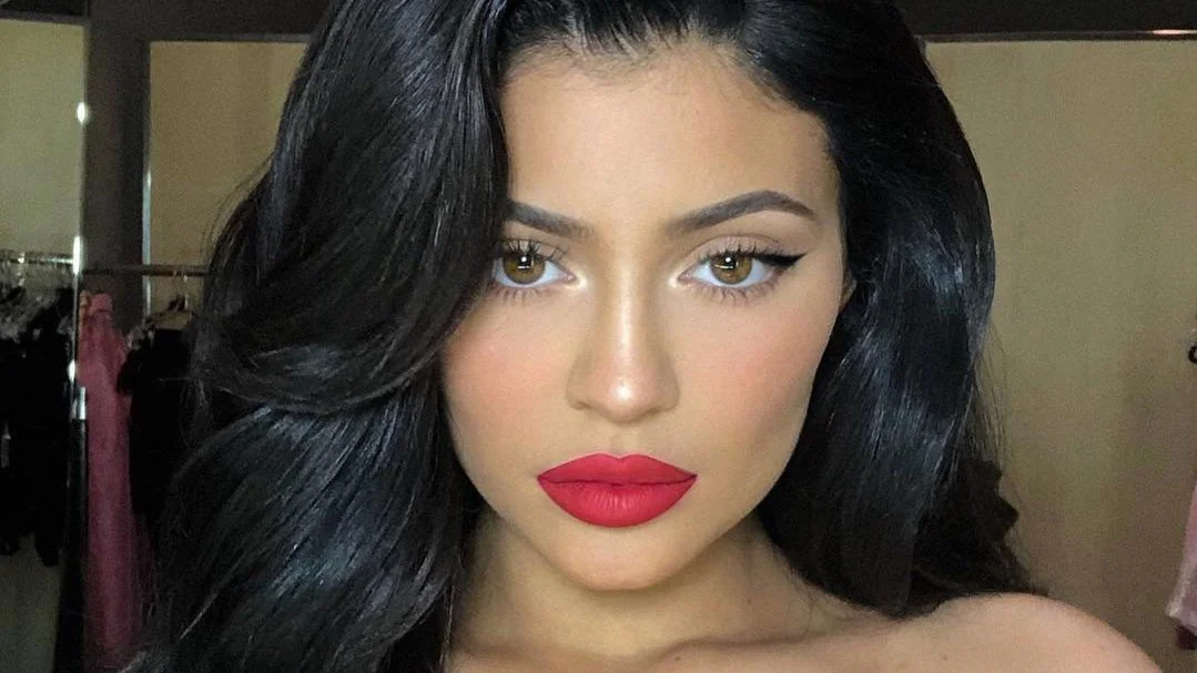 Exploring the World of Kylie Jenner Makeup
