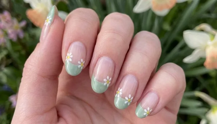 Easy floral nail stickers designs for summer with pastel wildflowers