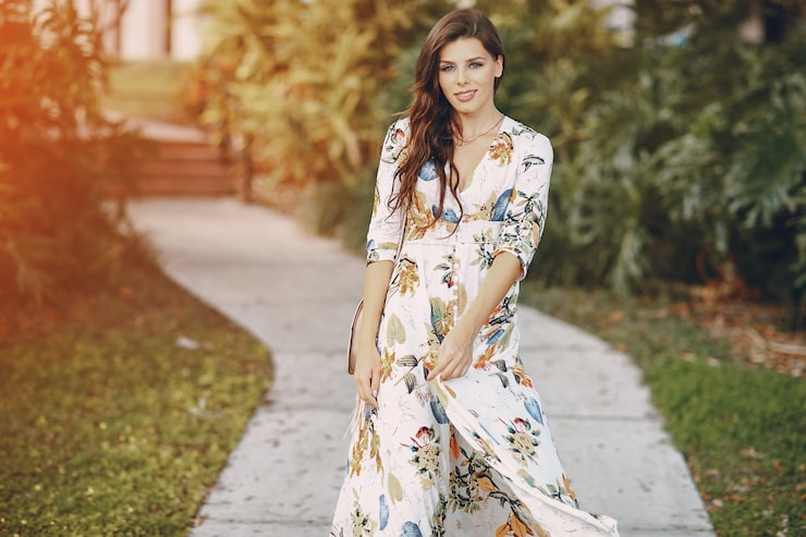 Casual summer ethnic outfits for women featuring A-line cotton kurtas and airy palazzos for daily routines and market visits.