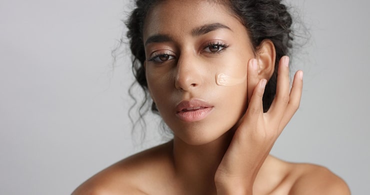 Mixing liquid foundation with moisturizer for a sheer satin finish