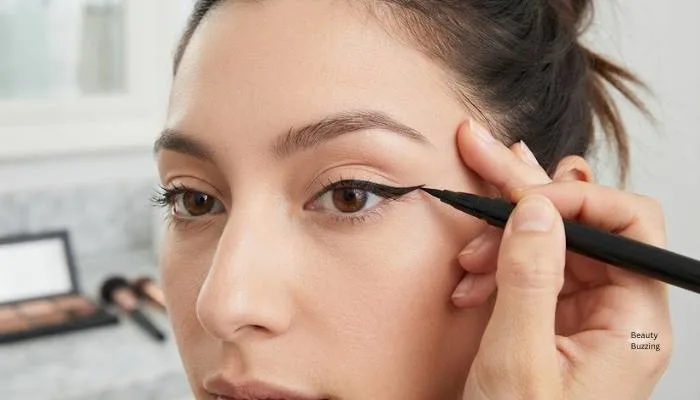 How to apply winged eyeliner on hooded eyes by keeping eyes open and drawing the line straight out. How to apply winged eyeliner on hooded eyes by keeping eyes open and drawing the line straight out.